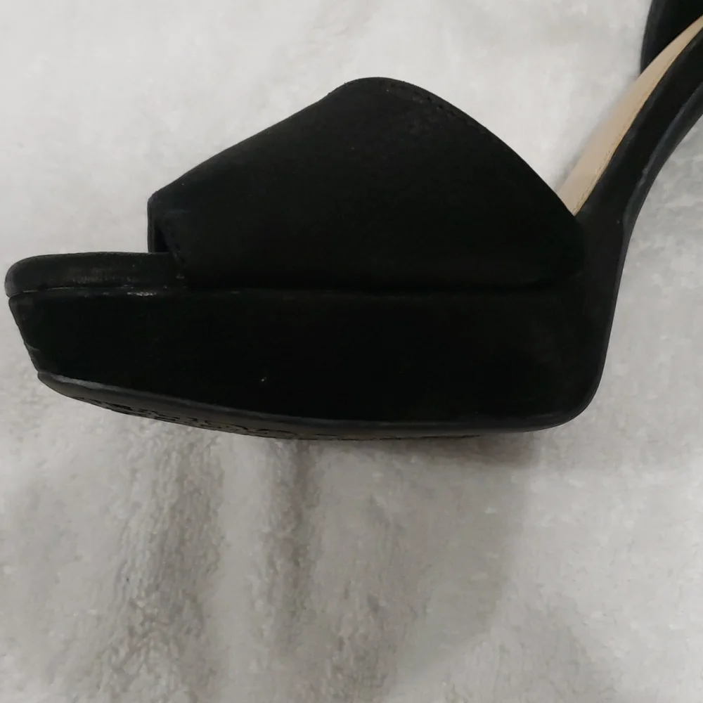 Gianni Bini Black platform chunky heel. Size 8.5M